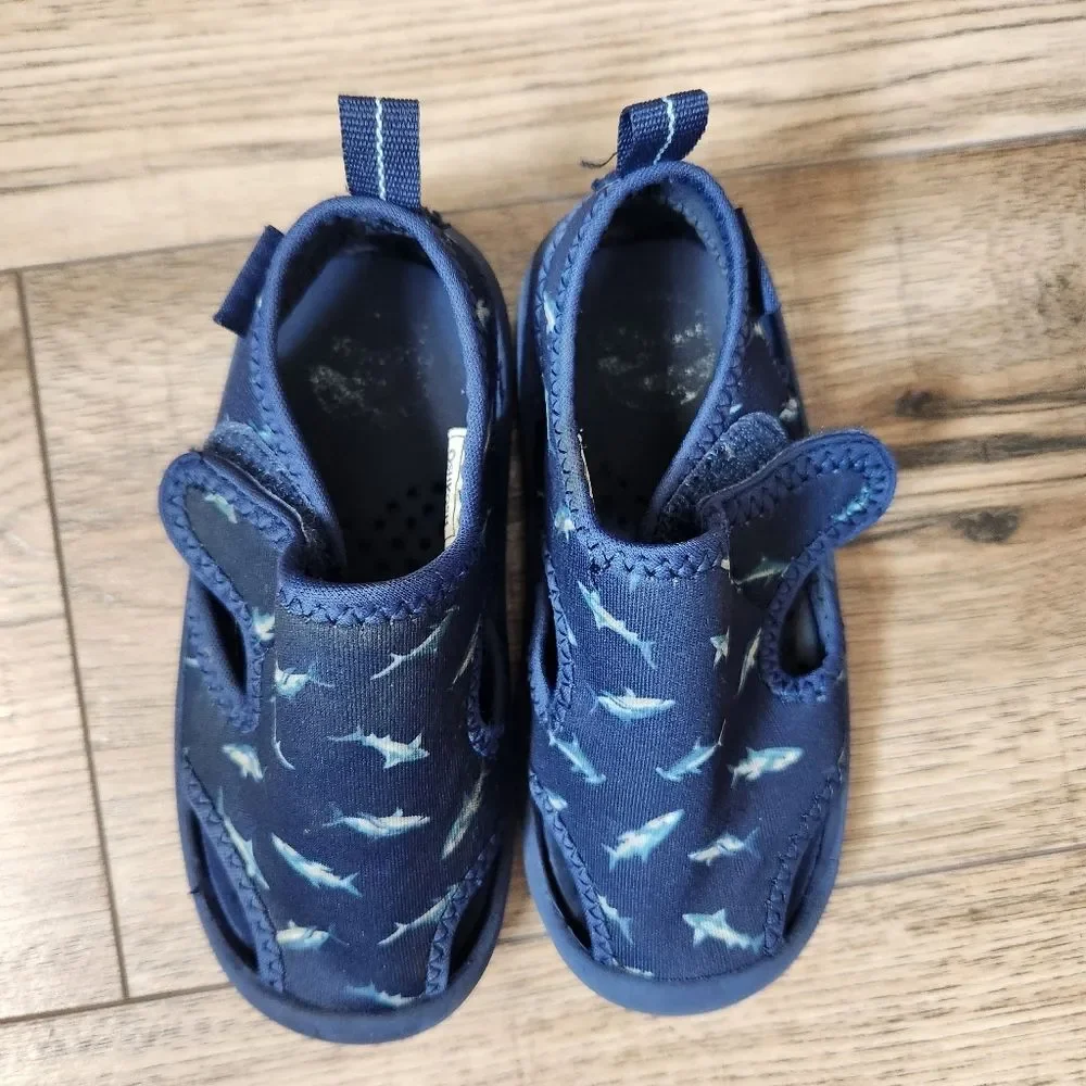 OshKosh B'Gosh Shark Print Water Aquatic Shoes Size 7 Navy Blue